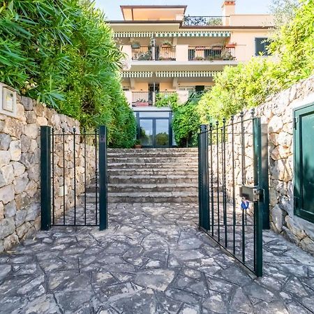 Ferienwohnung Piana Di Solaro Modern Flat & Swimming Pool Lerici Exterior foto